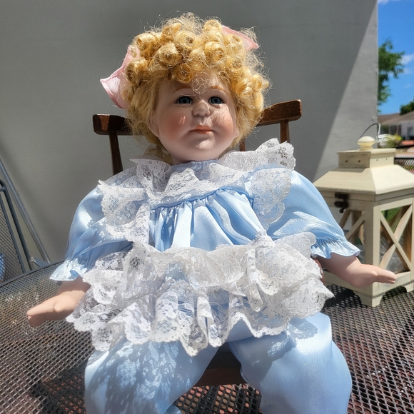 Cassie Porcelain Doll Vtg William Tung  Moments Treasured Limited Ed. With Chair - Picture 3 of 7